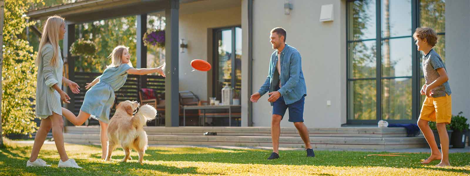 family playing frisbee